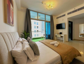 WOW Studio w/ Balcony and Canal View in Marina